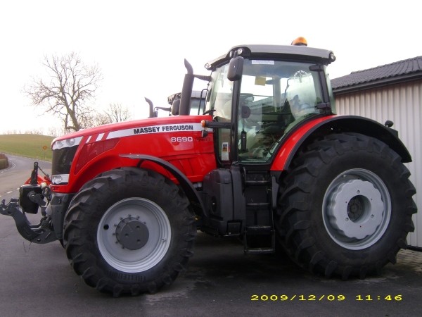 Massey Ferguson 8690